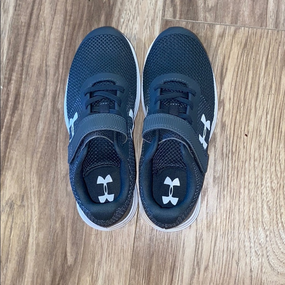 Boys gray Under Armour Sneakers